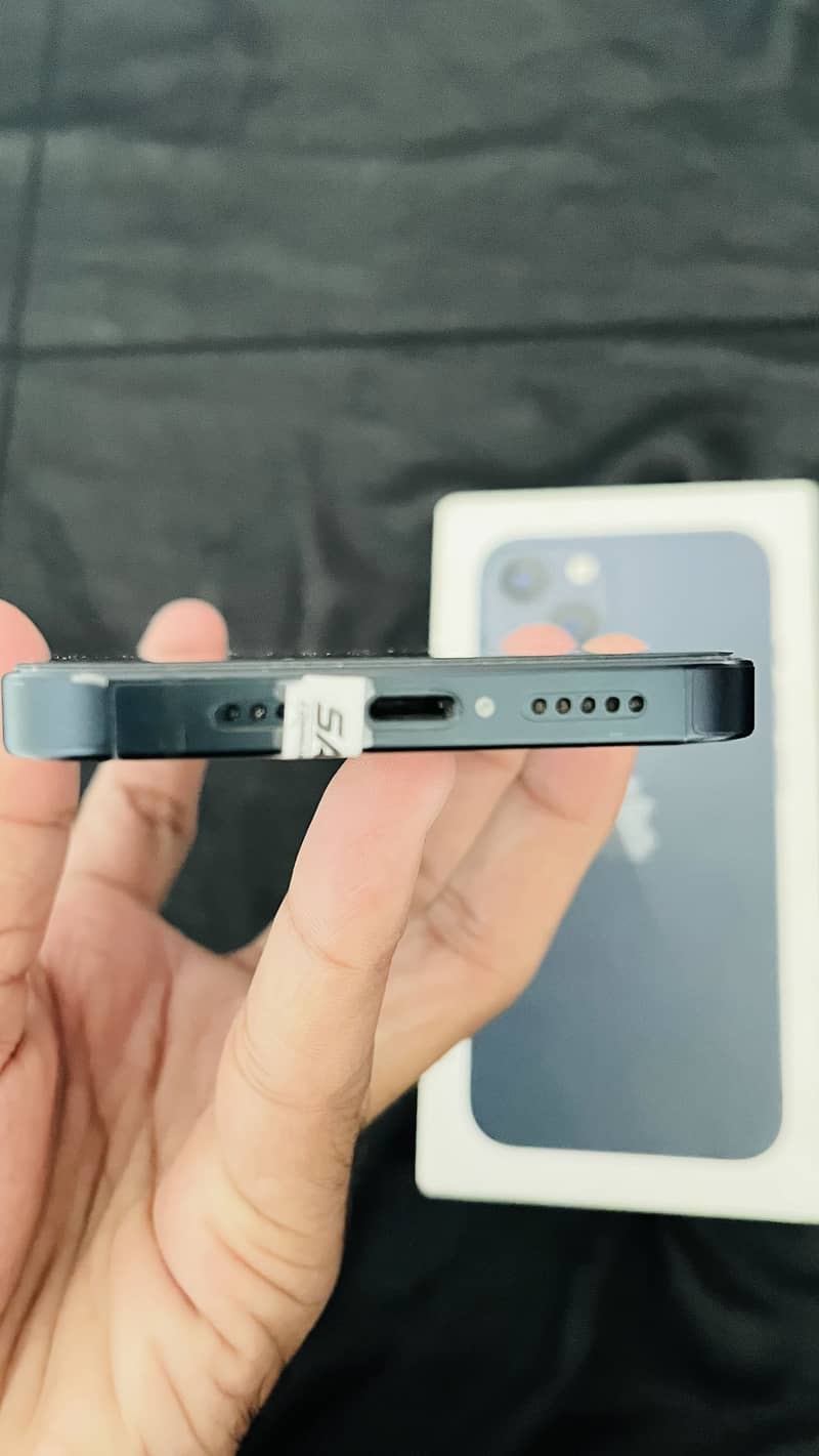 Apple iPhone 13 2