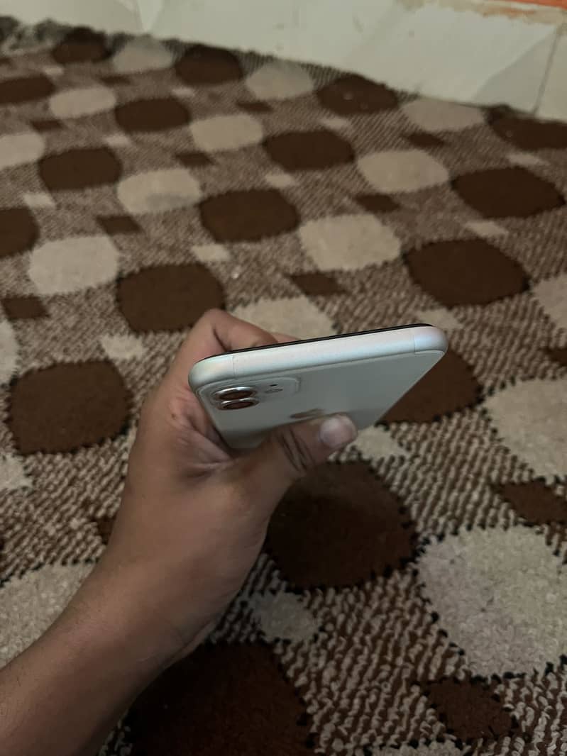 Apple iPhone 11 0