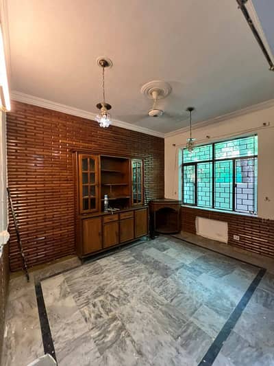3.5 Marla Full House 3 Bedrooms Near Park & IBN Sina Road G-11