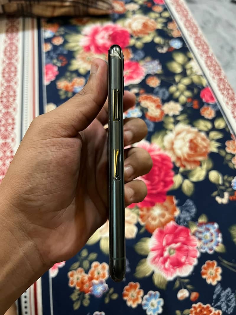 Apple iPhone 11 Pro 2