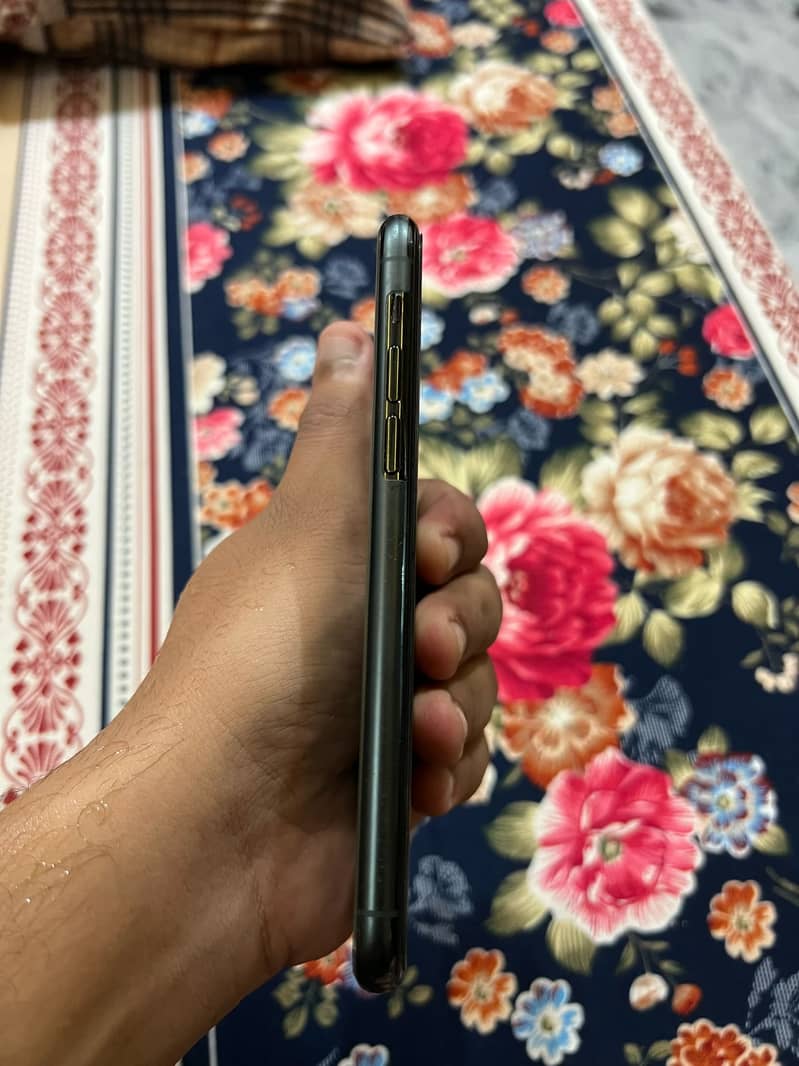 Apple iPhone 11 Pro 3