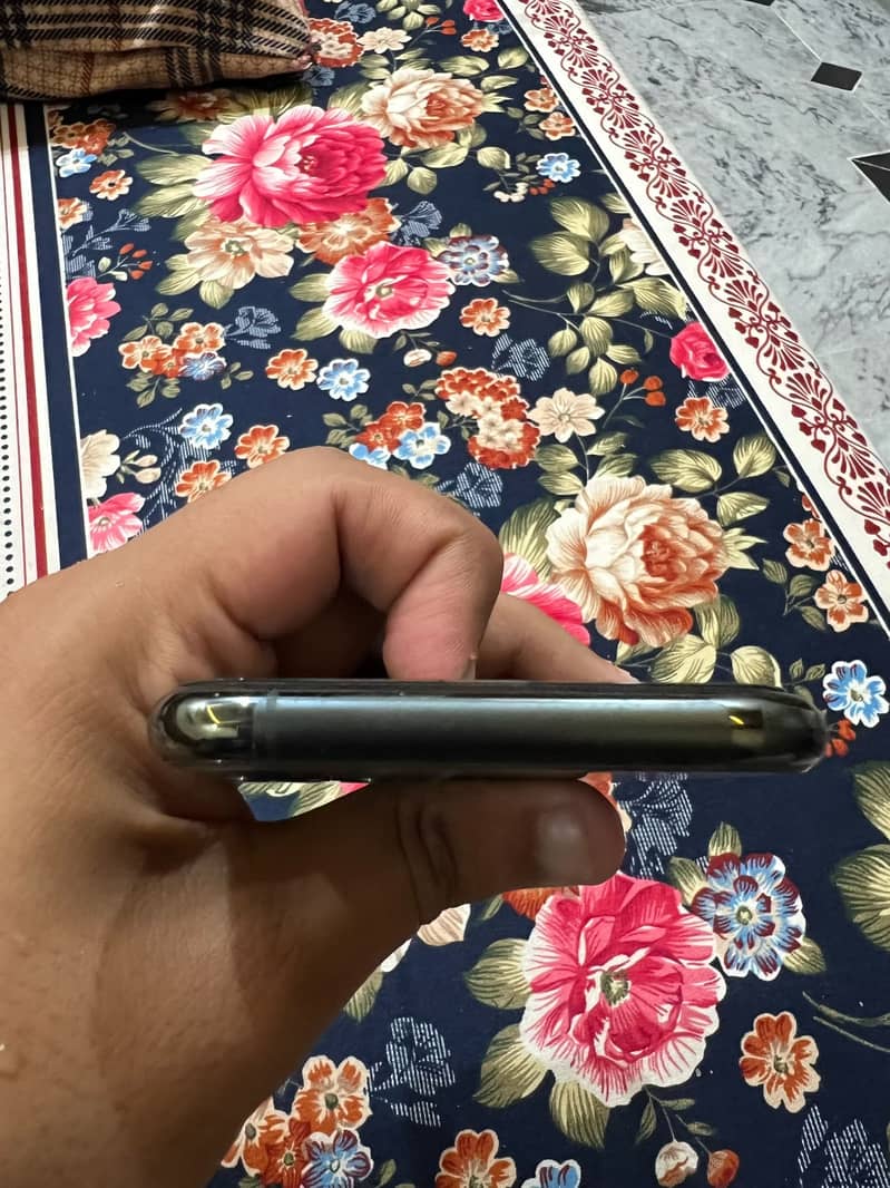 Apple iPhone 11 Pro 5