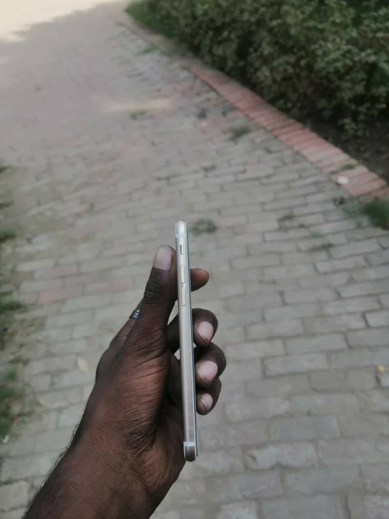 Apple iPhone 6S 3