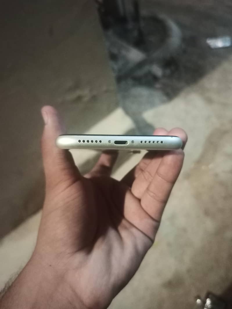 Apple iPhone 11 3