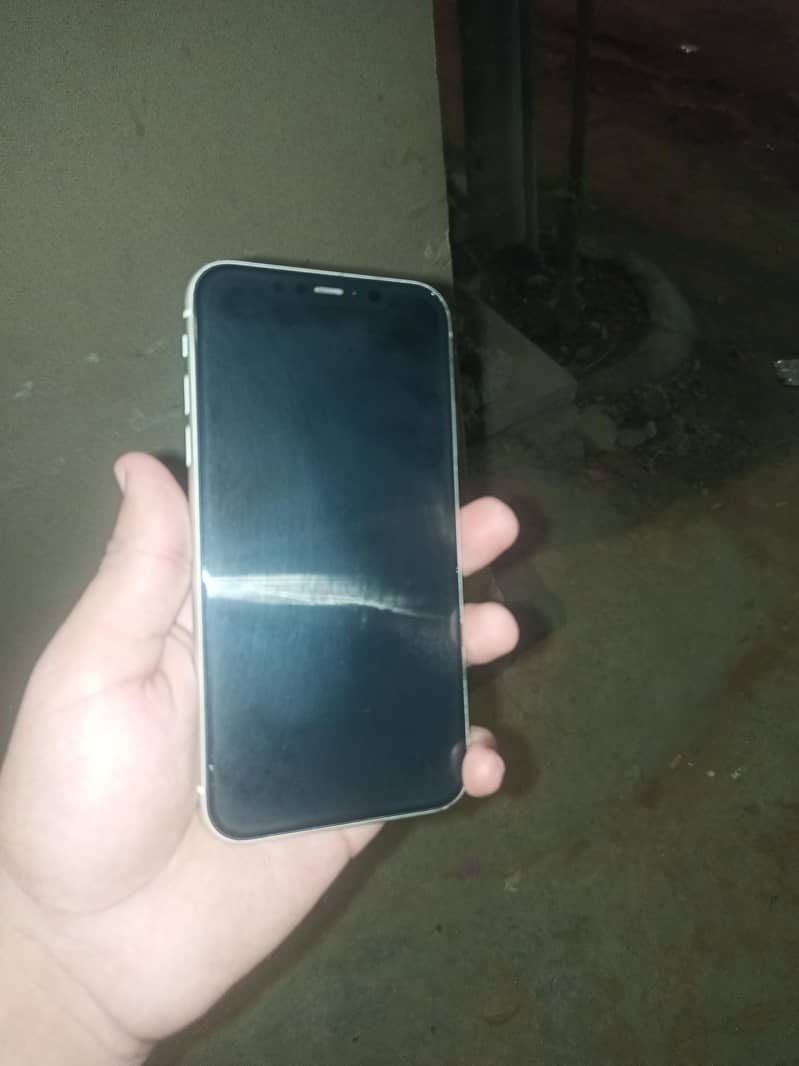 Apple iPhone 11 4