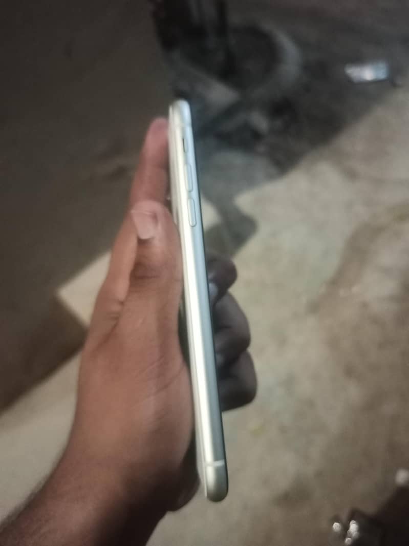 Apple iPhone 11 6