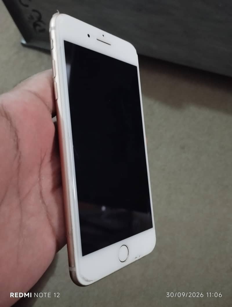 Apple iPhone 8 Plus 3