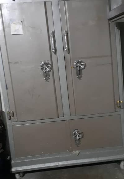 safe almari hawy duty iron