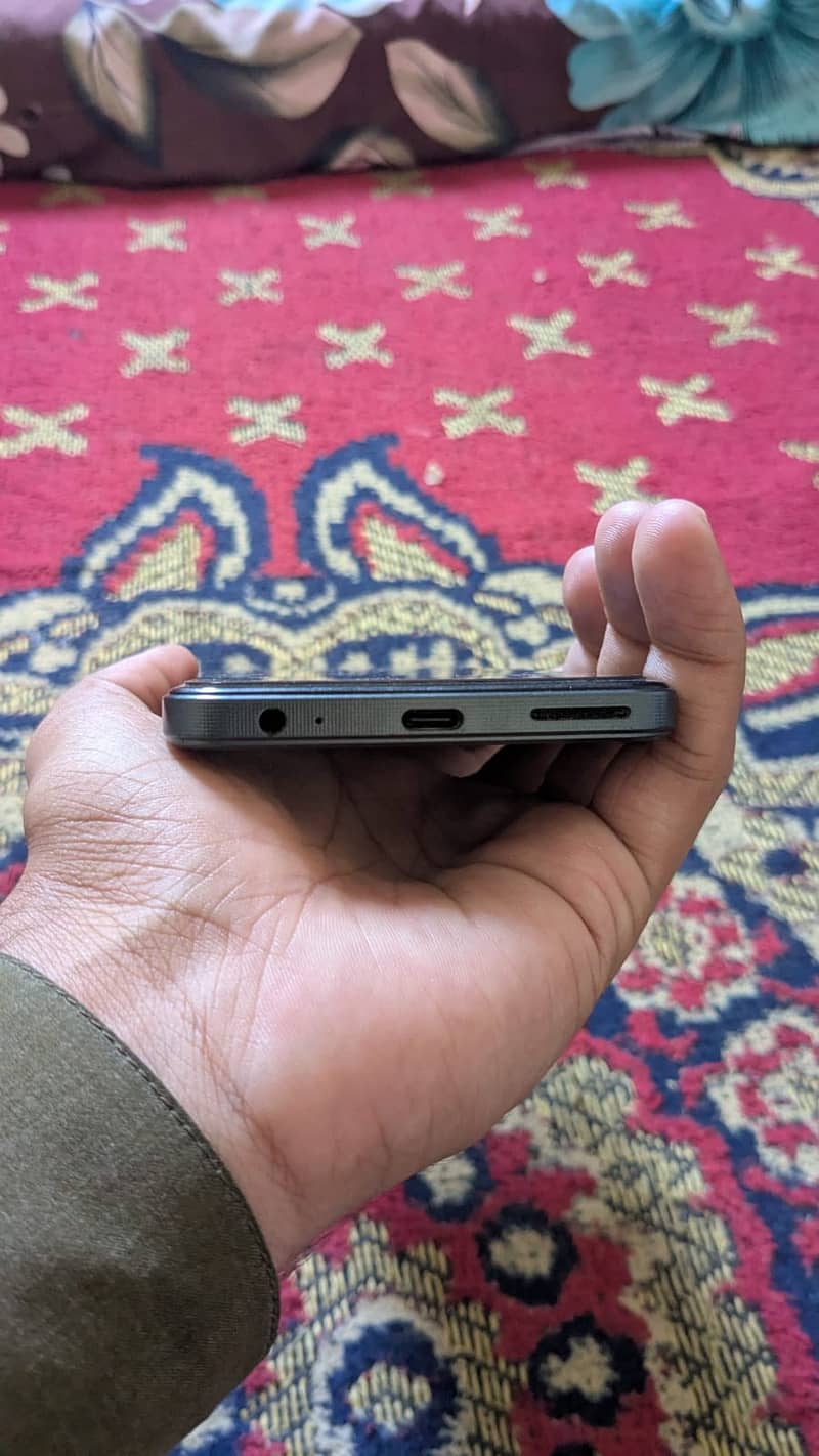 HMD Aura 2 3