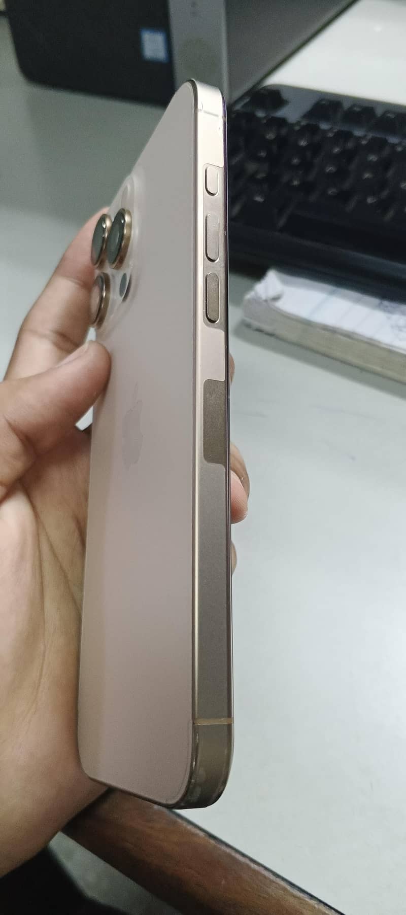 Apple iPhone 16 Pro Max 2