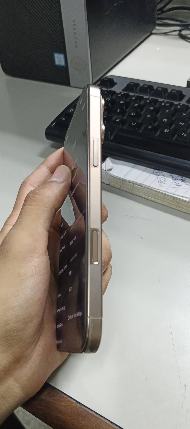 Apple iPhone 16 Pro Max 4