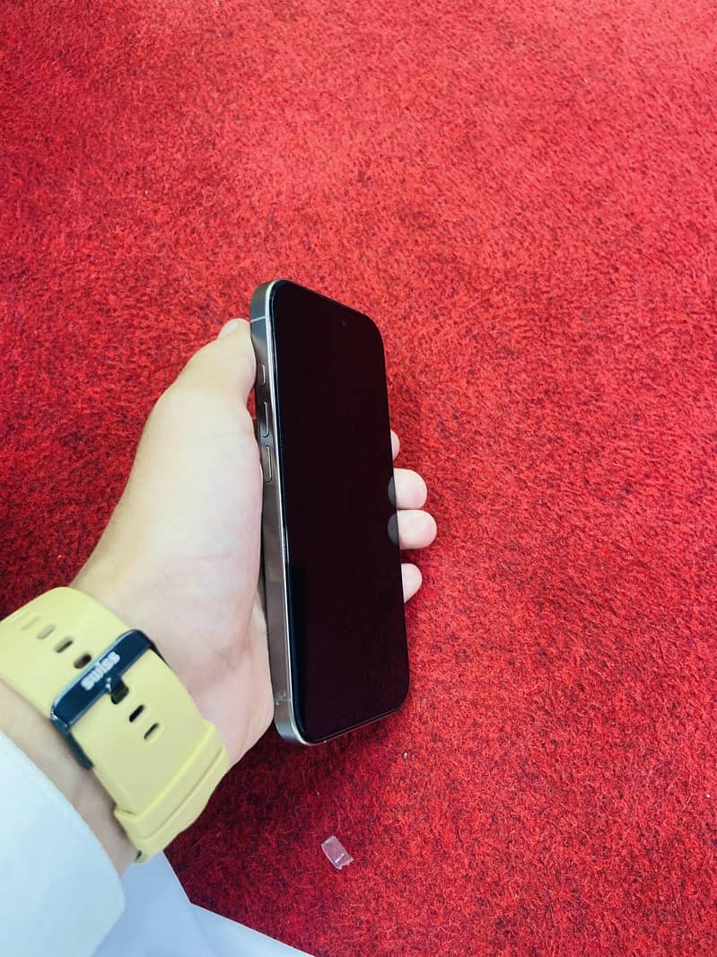 Apple iPhone 16 Pro 4