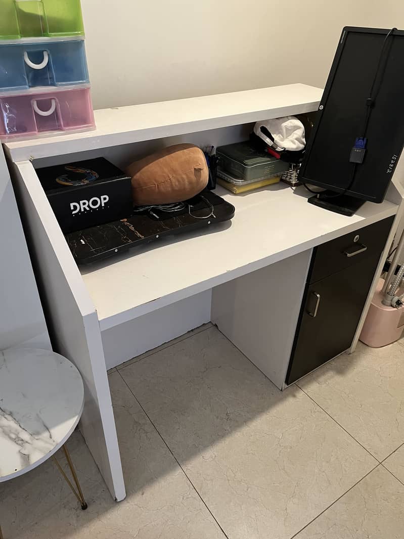 Interwood solid table perfect condition 0