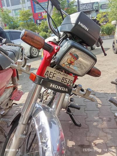 bike bilkul ok h engine bhi bilkul theek hai kam bhi kuchh Bhi Nahin