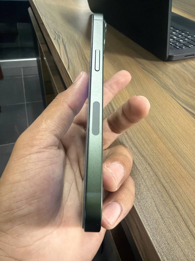 Apple iPhone 13 2