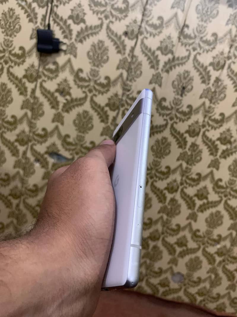 Google Pixel 7a 4