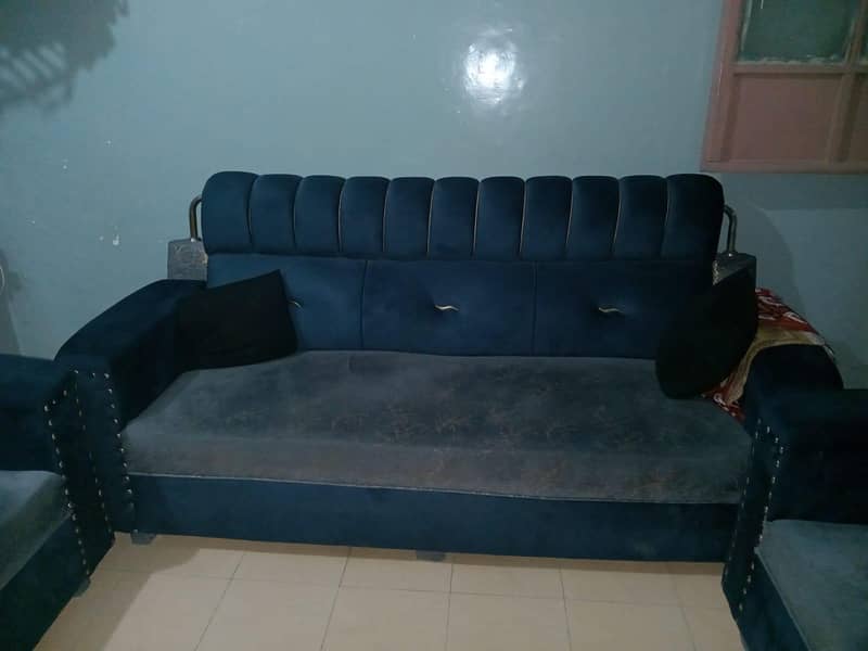 bed and sofa 0