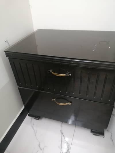 Beautiful Wooden Double Bed Set with 2 Side Tables – 9/10 Condition