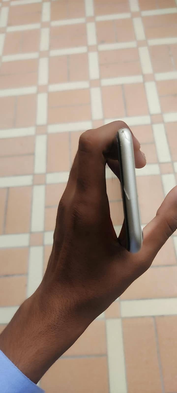 Apple iPhone 11 4