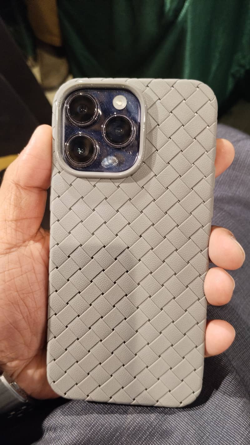 Apple iPhone 14 Pro Max 1