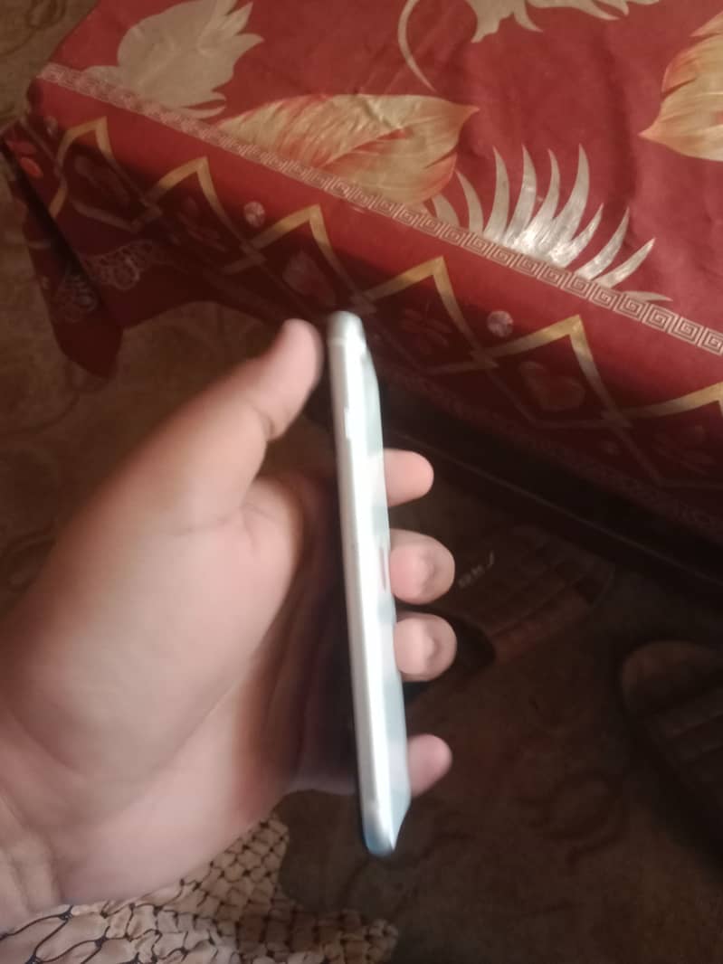 Apple iPhone SE2 10
