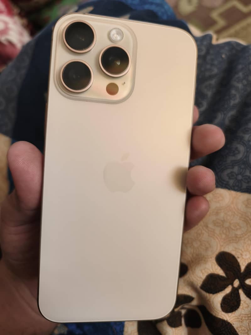 Apple iPhone 16 Pro Max 1
