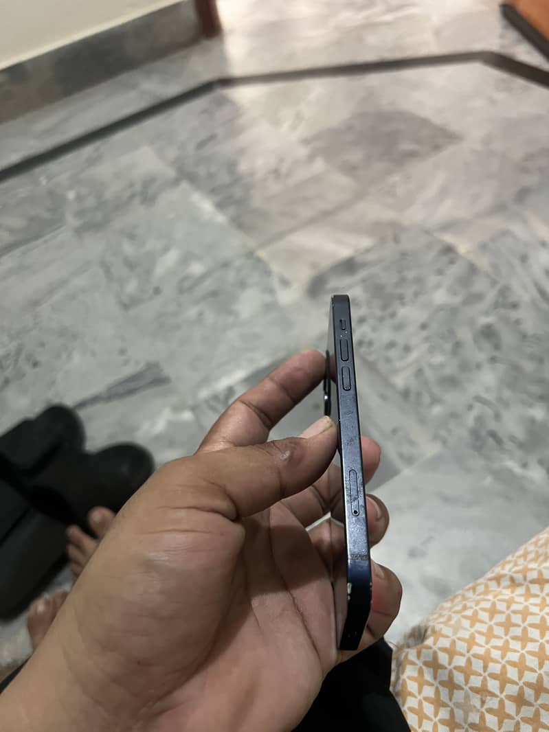 Apple iPhone 12 mini 1