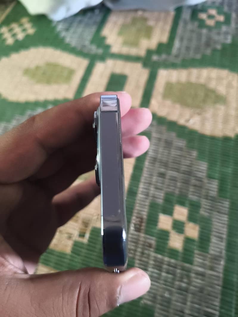 Apple iPhone 13 Pro 3