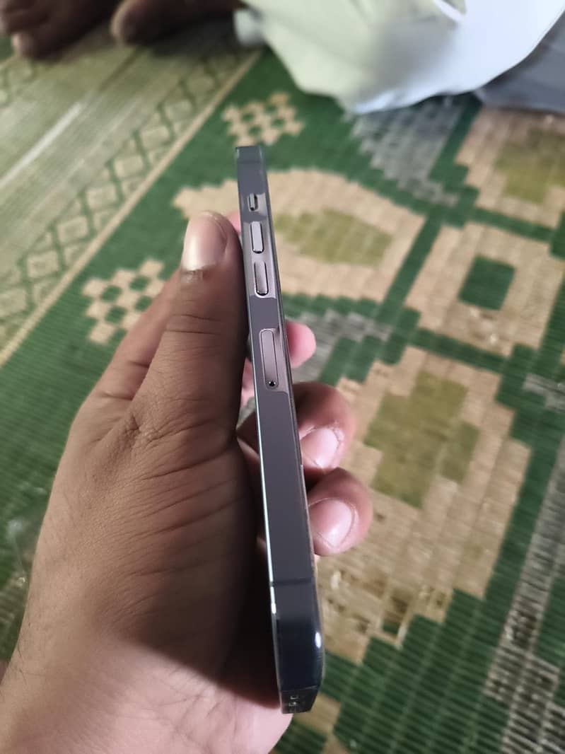 Apple iPhone 13 Pro 4