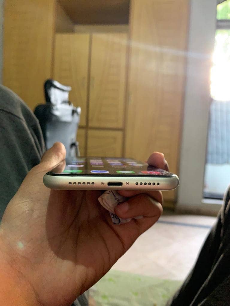 Apple iPhone 11 4