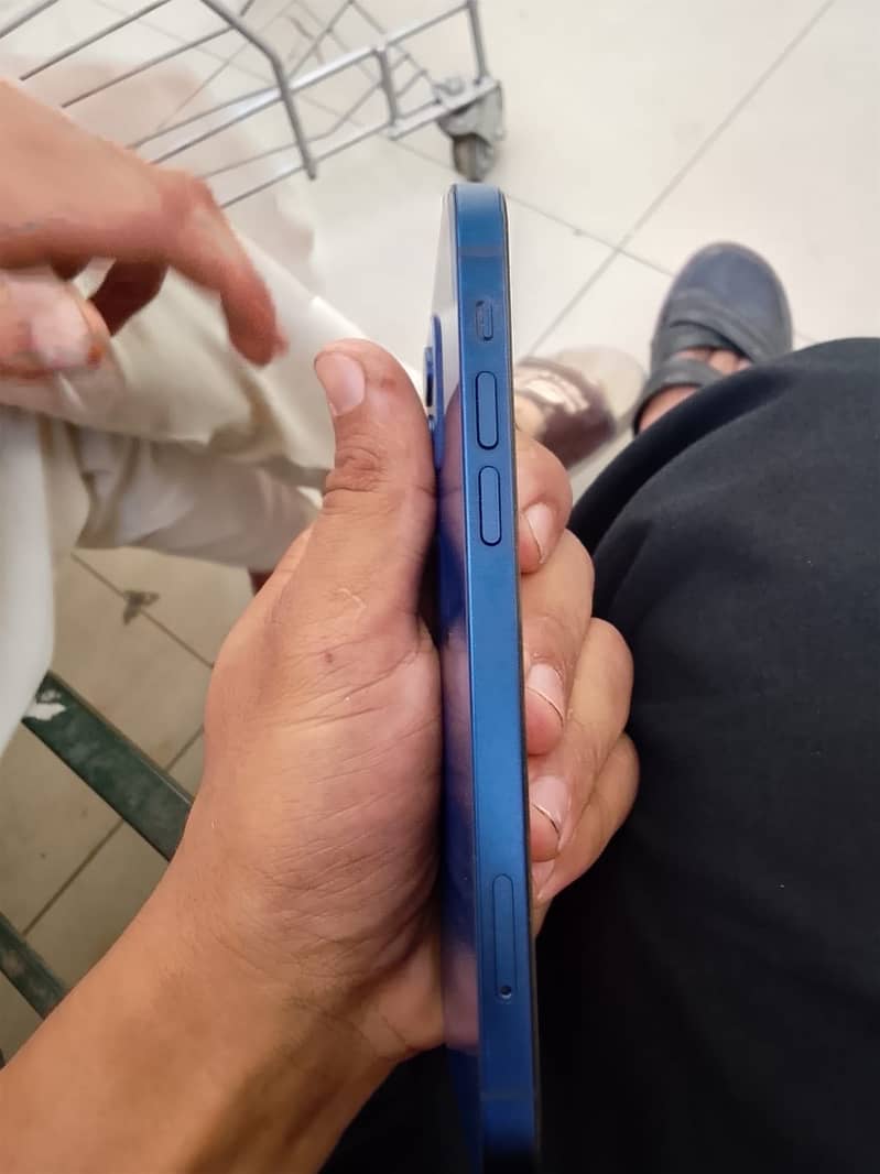 Apple iPhone 12 1