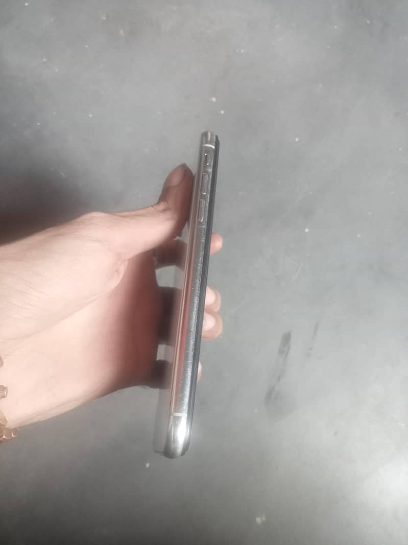 Apple iPhone X 3