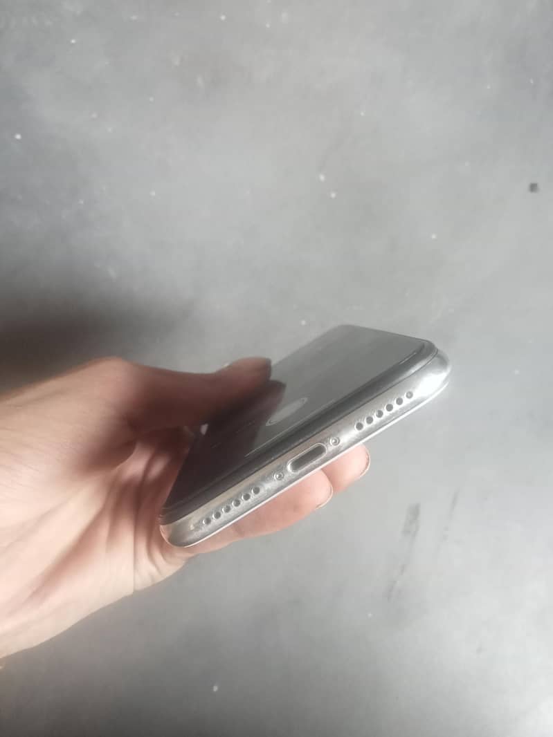 Apple iPhone X 4