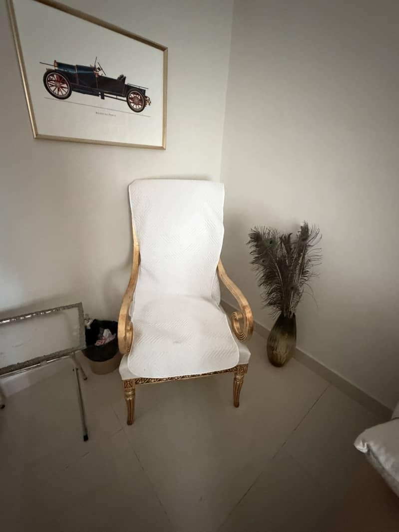 Chairs with coffee table 1