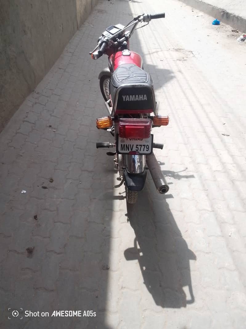 YAMAHA 1