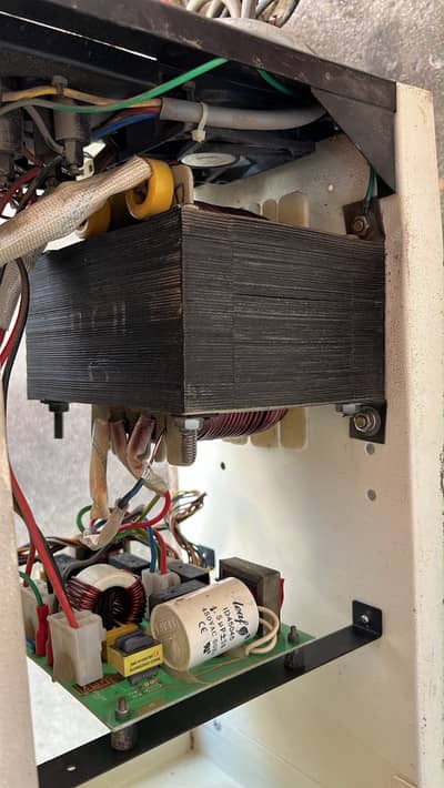 1000 watt ups