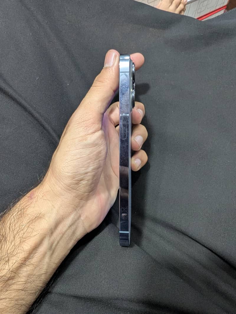 Apple iPhone 13 Pro 2
