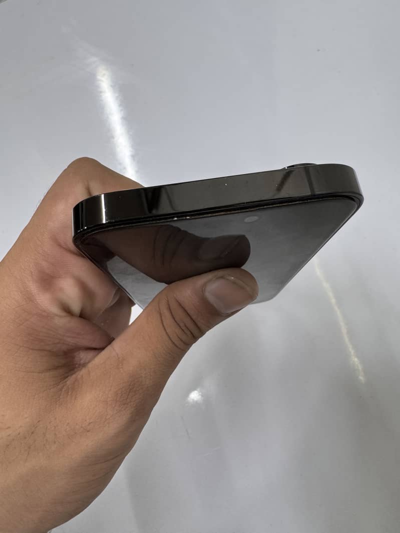 Apple iPhone 14 Pro 2