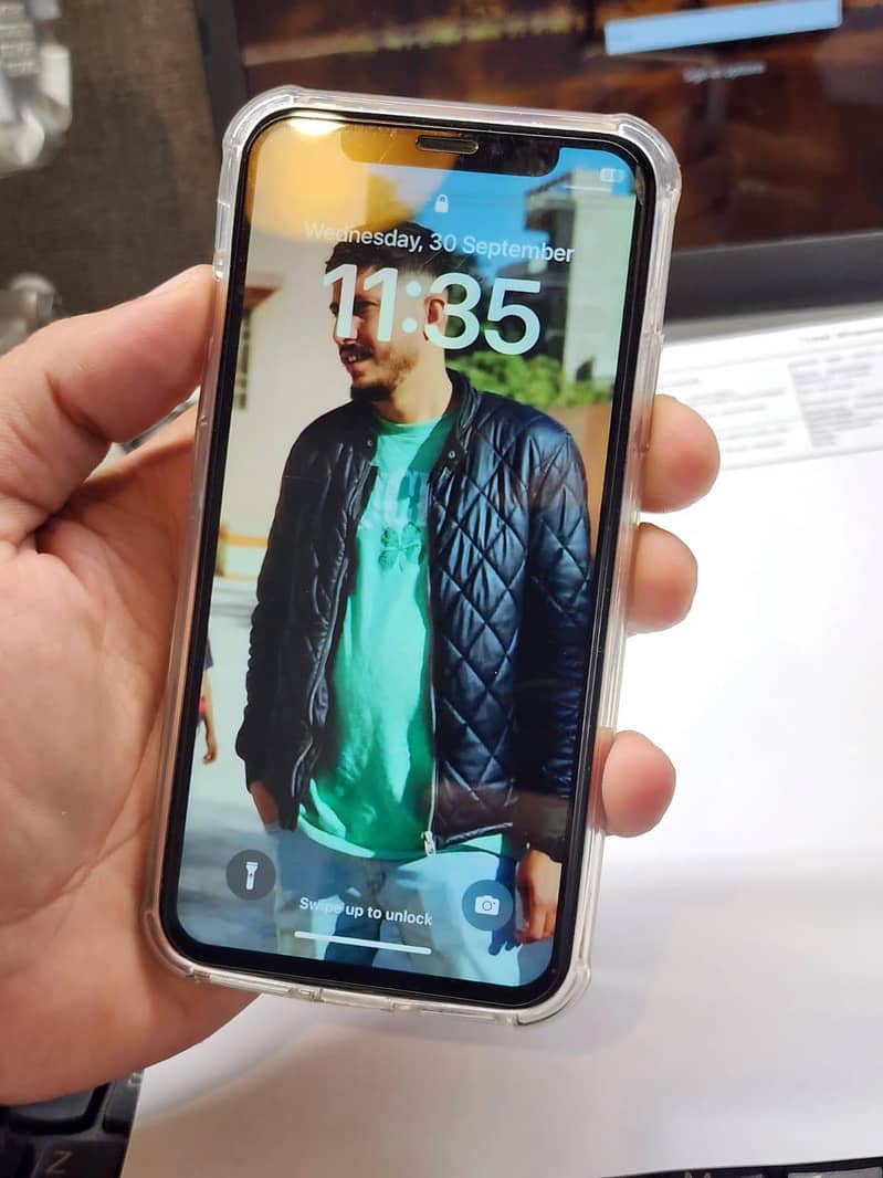 Apple iPhone X 3