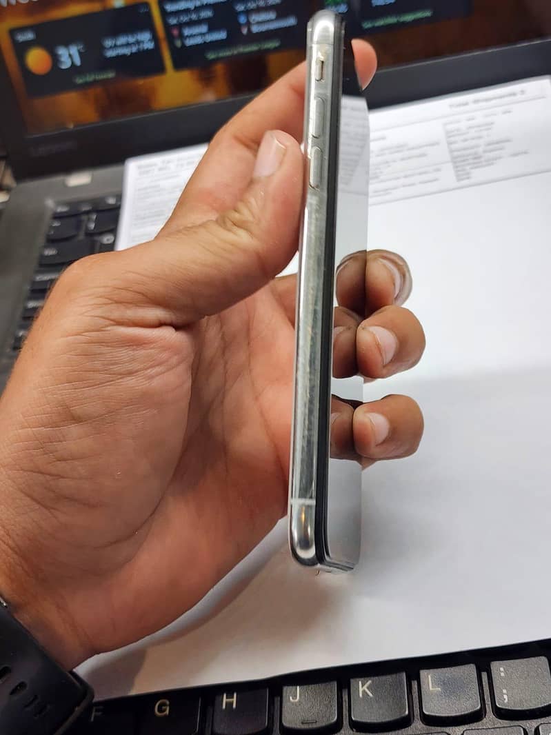 Apple iPhone X 6