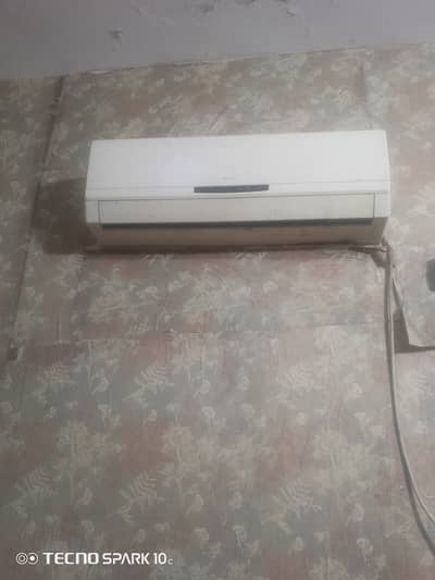 1 ton non inverter ac Chalo halat