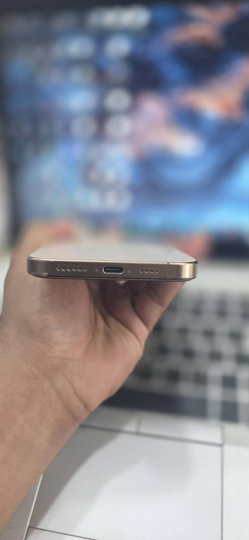 Apple iPhone 16 Pro Max 2