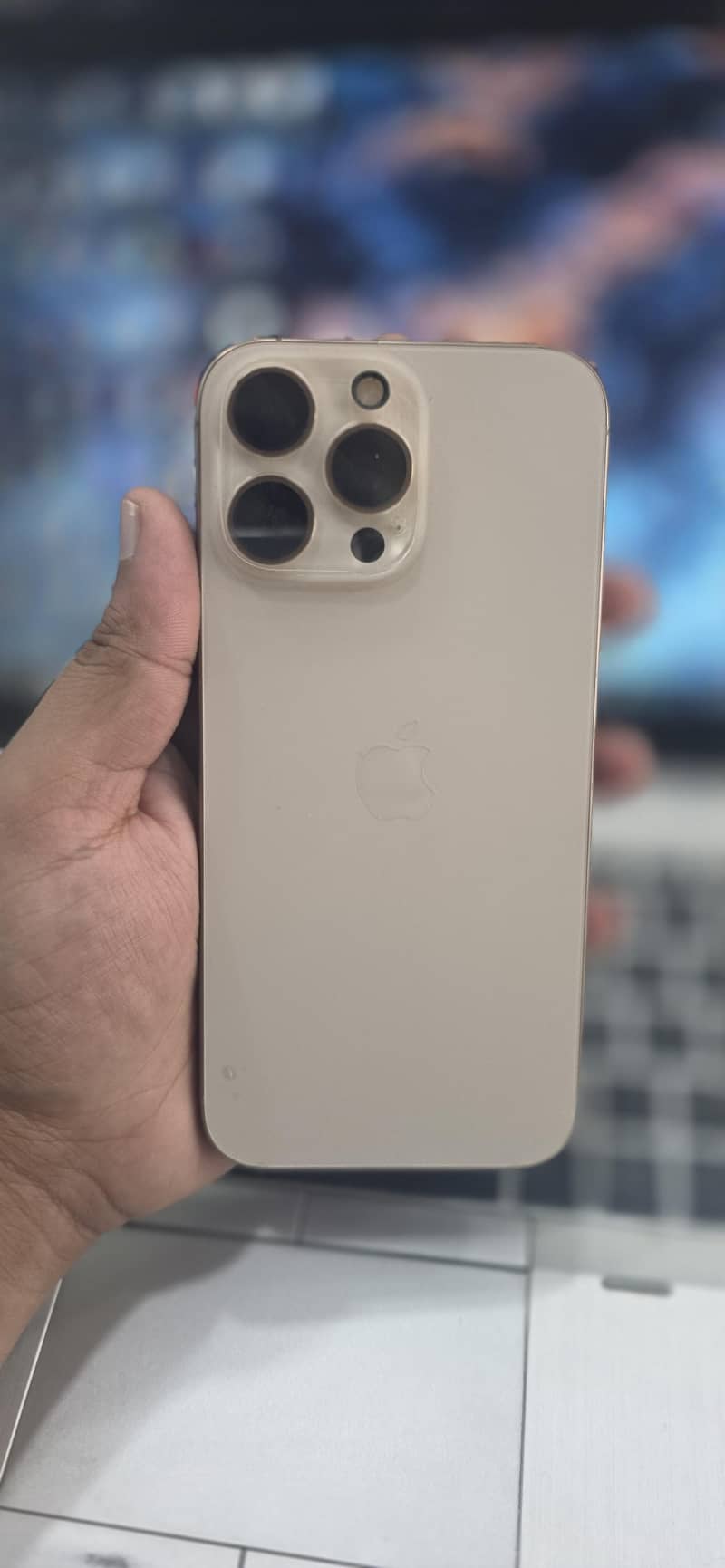 Apple iPhone 16 Pro Max 4