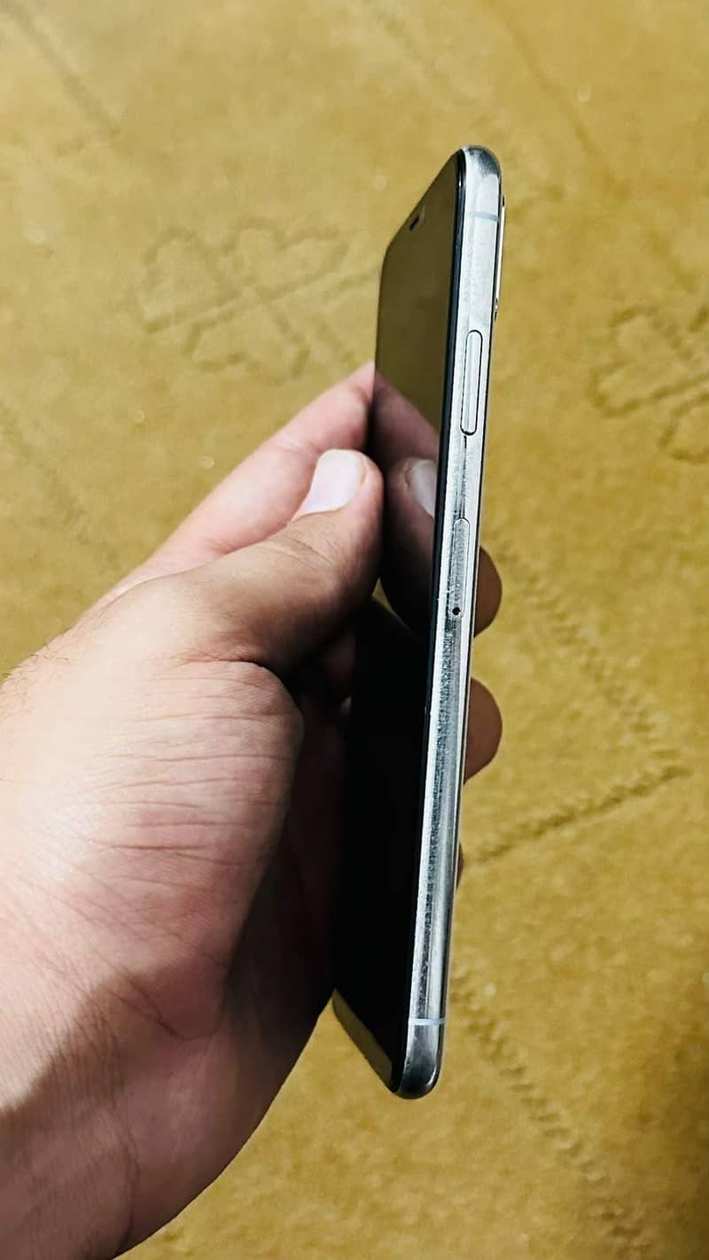 Apple iPhone XS Max 1