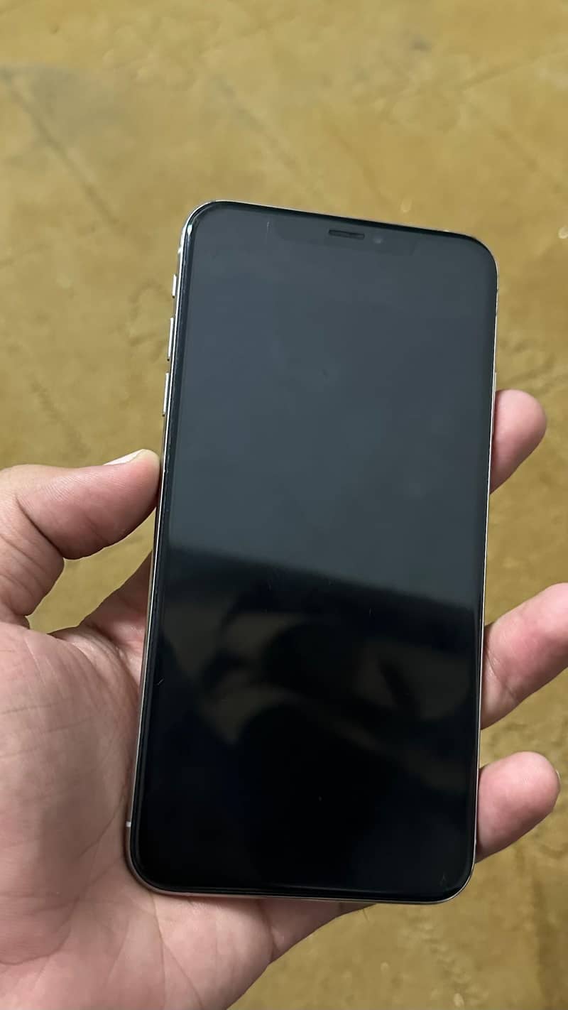 Apple iPhone XS Max 3