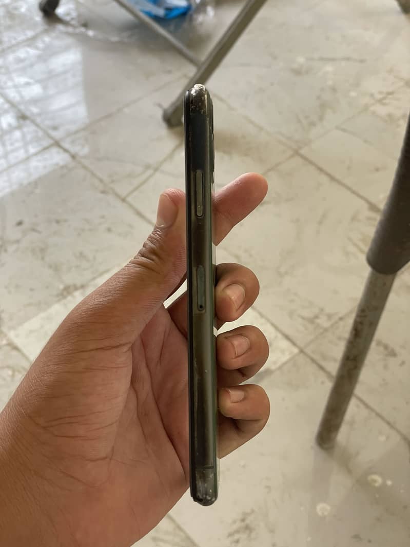 Apple iPhone 11 Pro Max 2