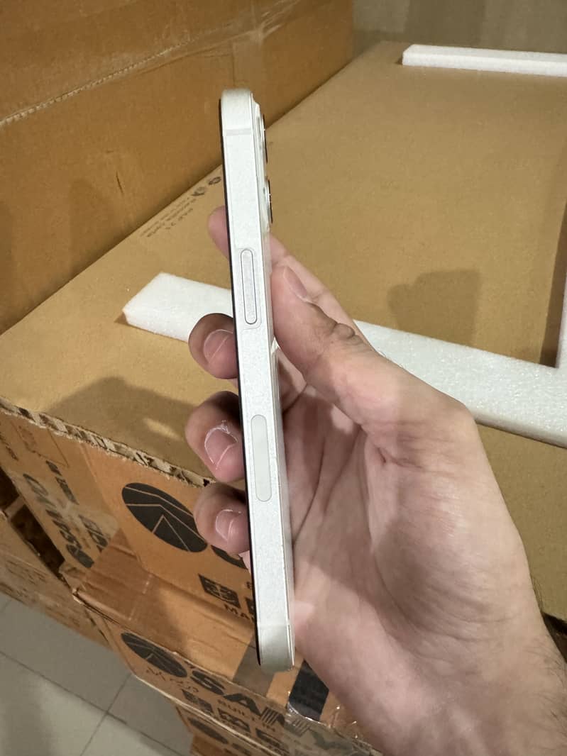 Apple iPhone 13 2