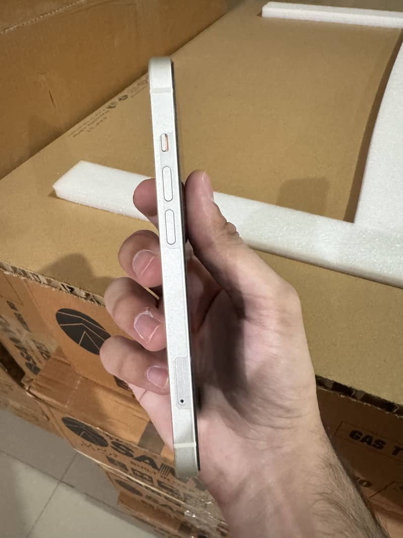Apple iPhone 13 3