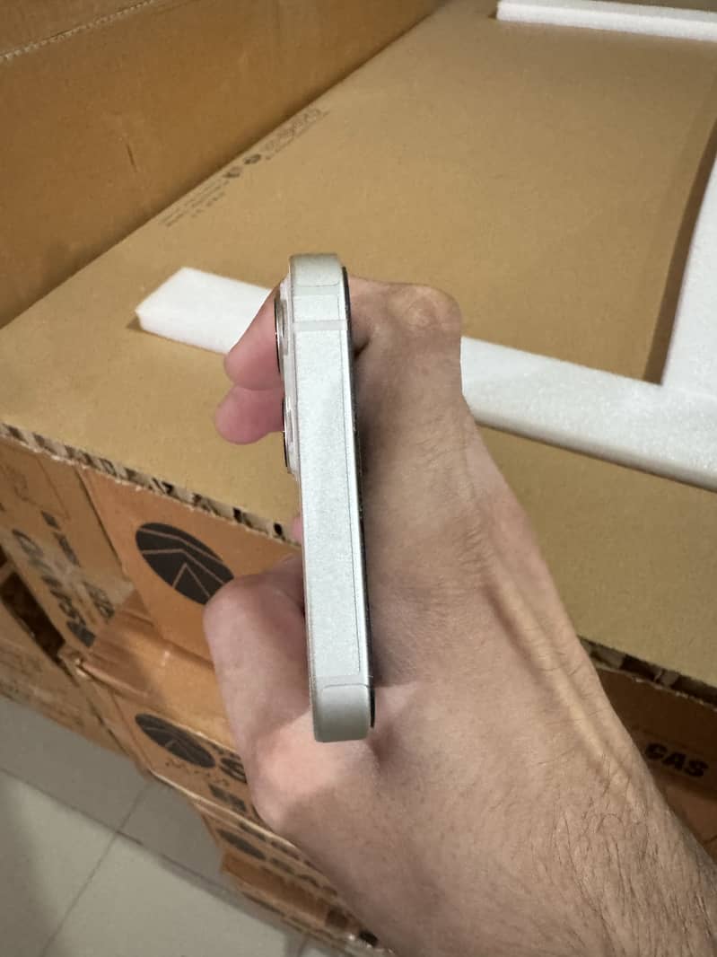 Apple iPhone 13 4