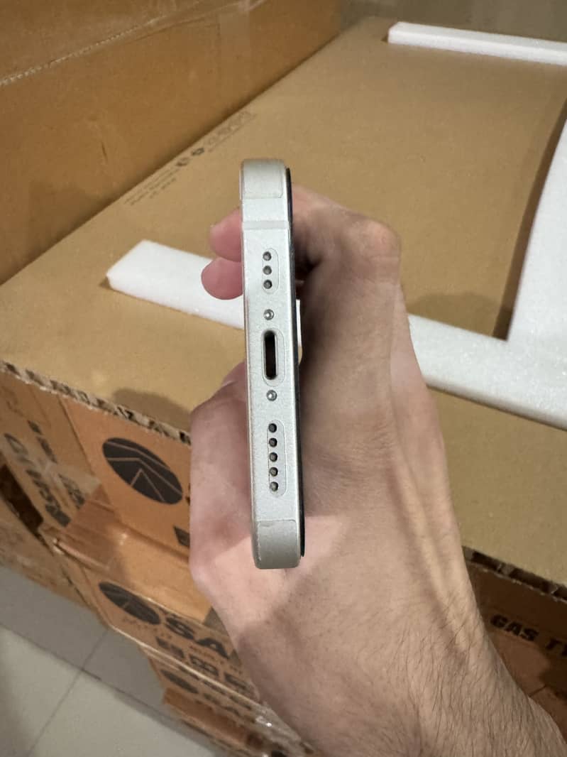 Apple iPhone 13 5